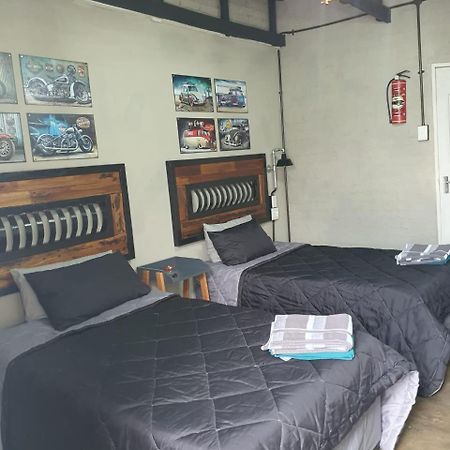 At Ease Road Lodge Zeerust Bagian luar foto