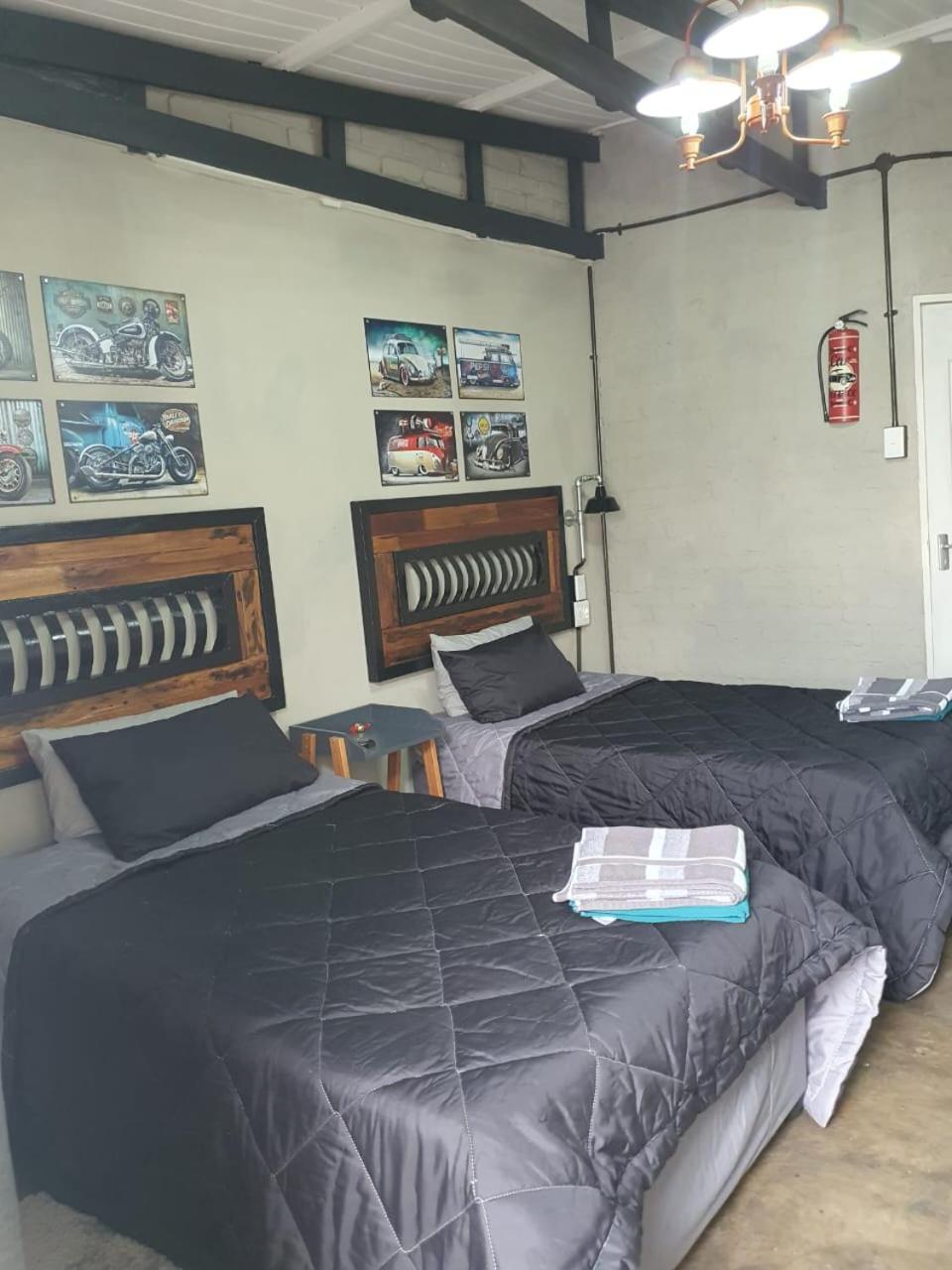 At Ease Road Lodge Zeerust Bagian luar foto