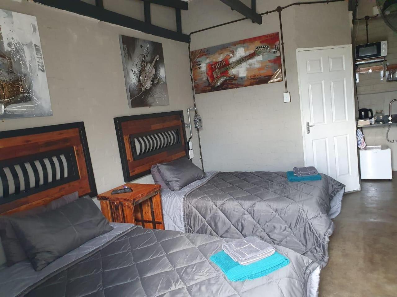At Ease Road Lodge Zeerust Ruang foto