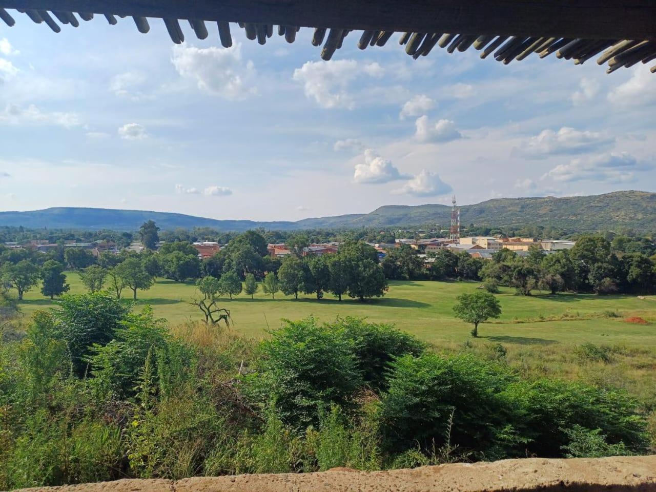 At Ease Road Lodge Zeerust Bagian luar foto