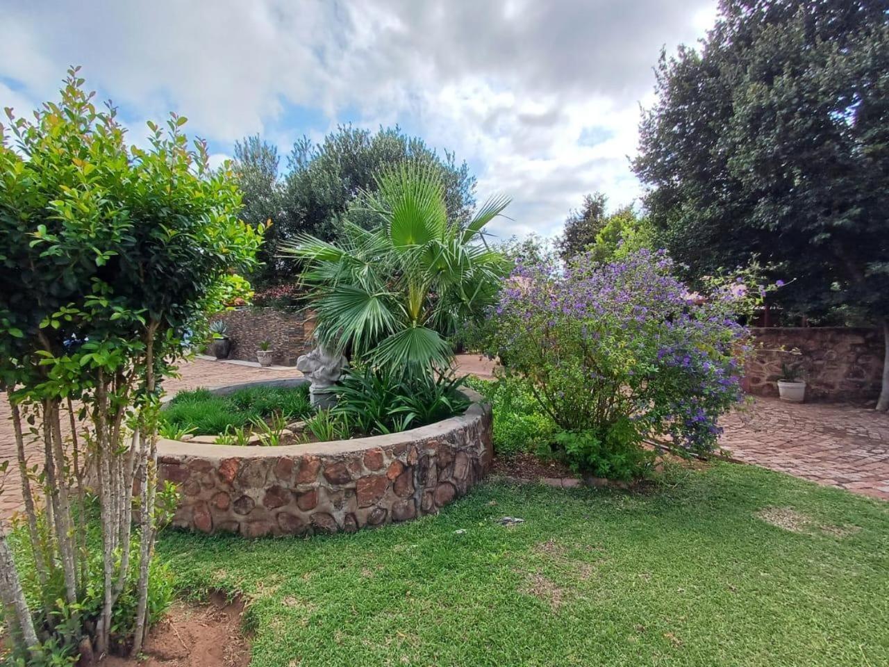 At Ease Road Lodge Zeerust Bagian luar foto