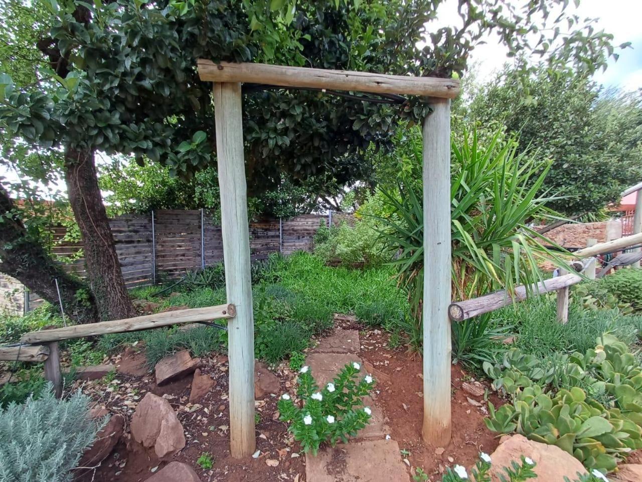 At Ease Road Lodge Zeerust Bagian luar foto